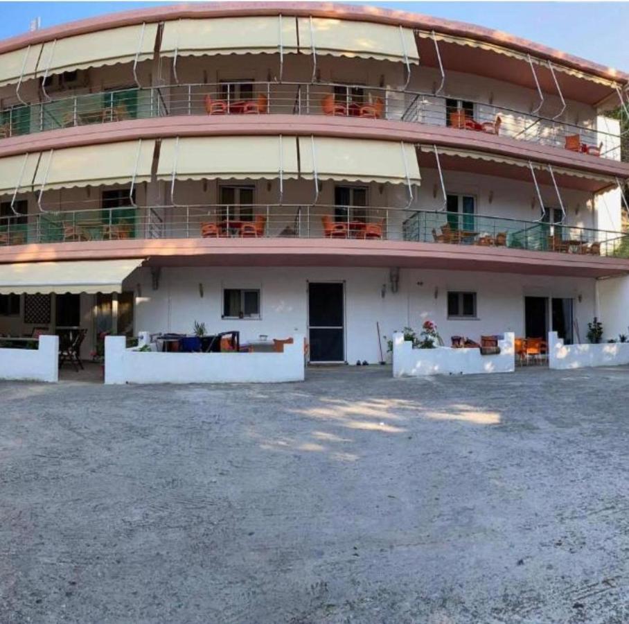 Studio Nikol Koutsoupia Kokkino Nero Bagian luar foto
