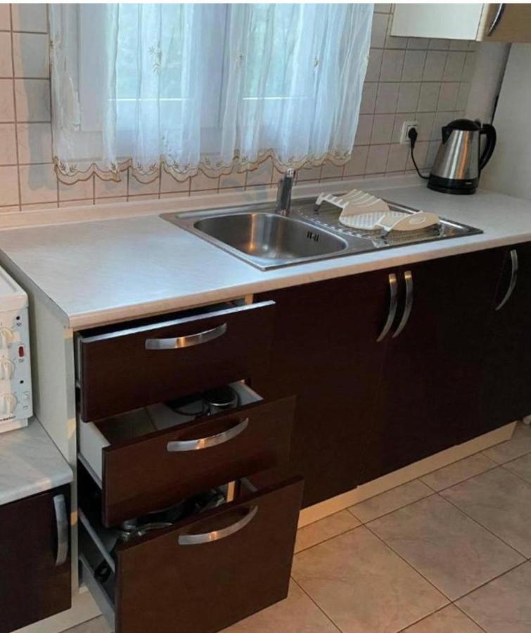 Studio Nikol Koutsoupia Kokkino Nero Bagian luar foto